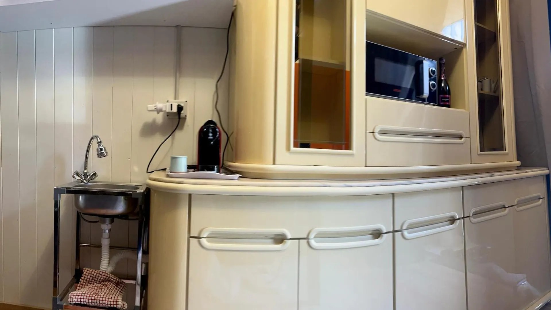 A Palermo Artist'S Studio Appartement