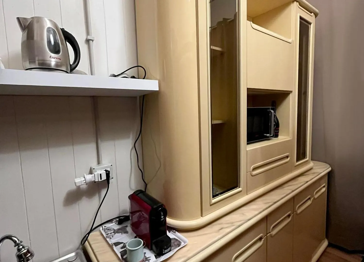 A Palermo Artist'S Studio Apartment Italy
