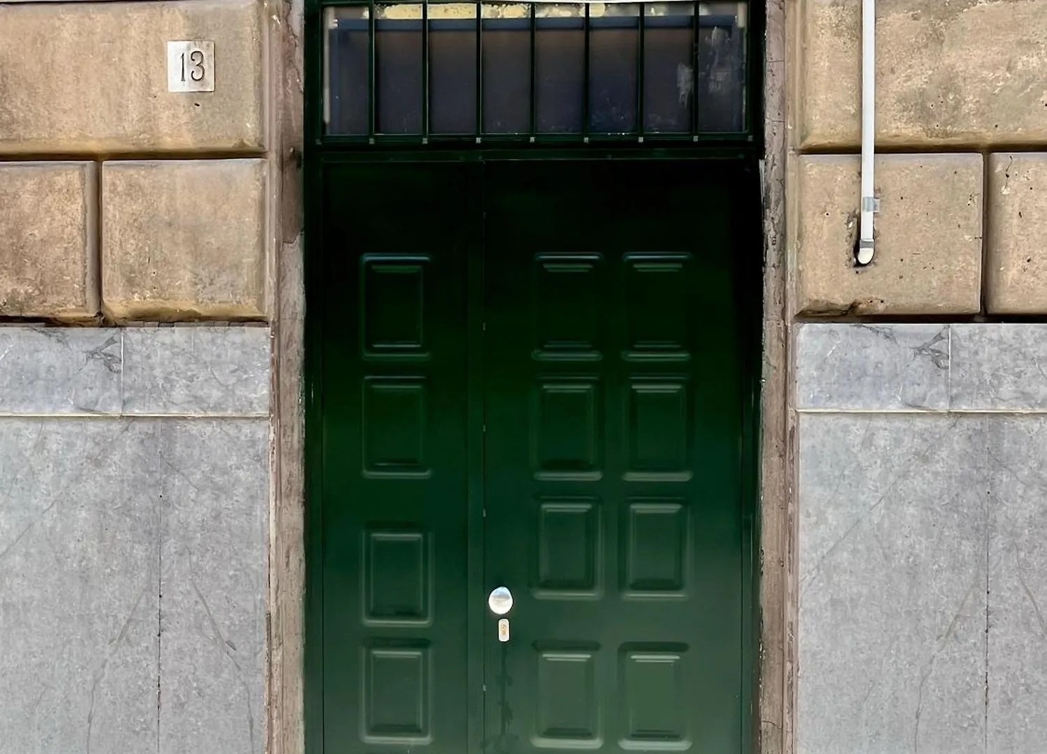A Palermo Artist'S Studio Apartment Italy